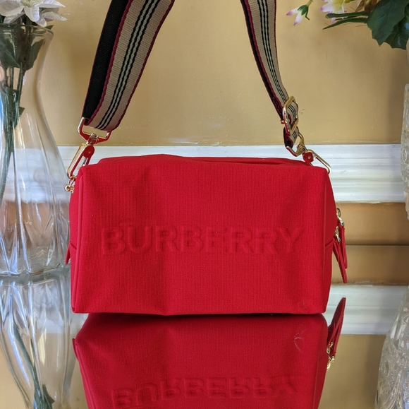 Burberry Pouch converted into to shoulder bag or cross body - Picture 14 of 16